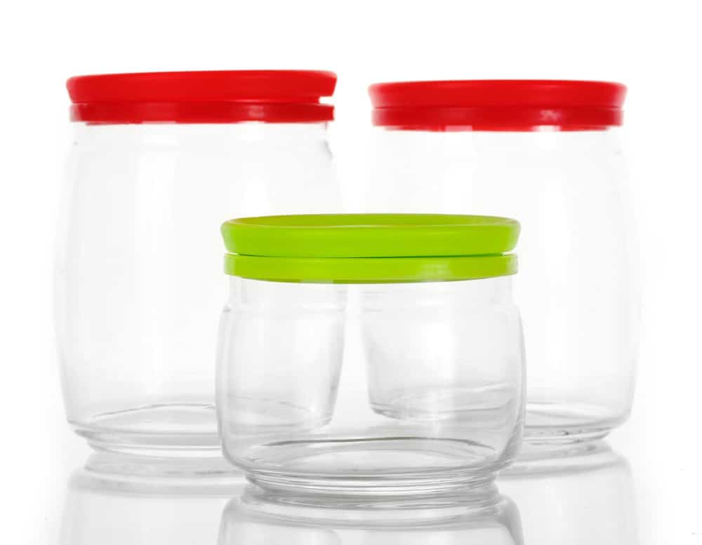 an image of plastic jars with lids in bulk